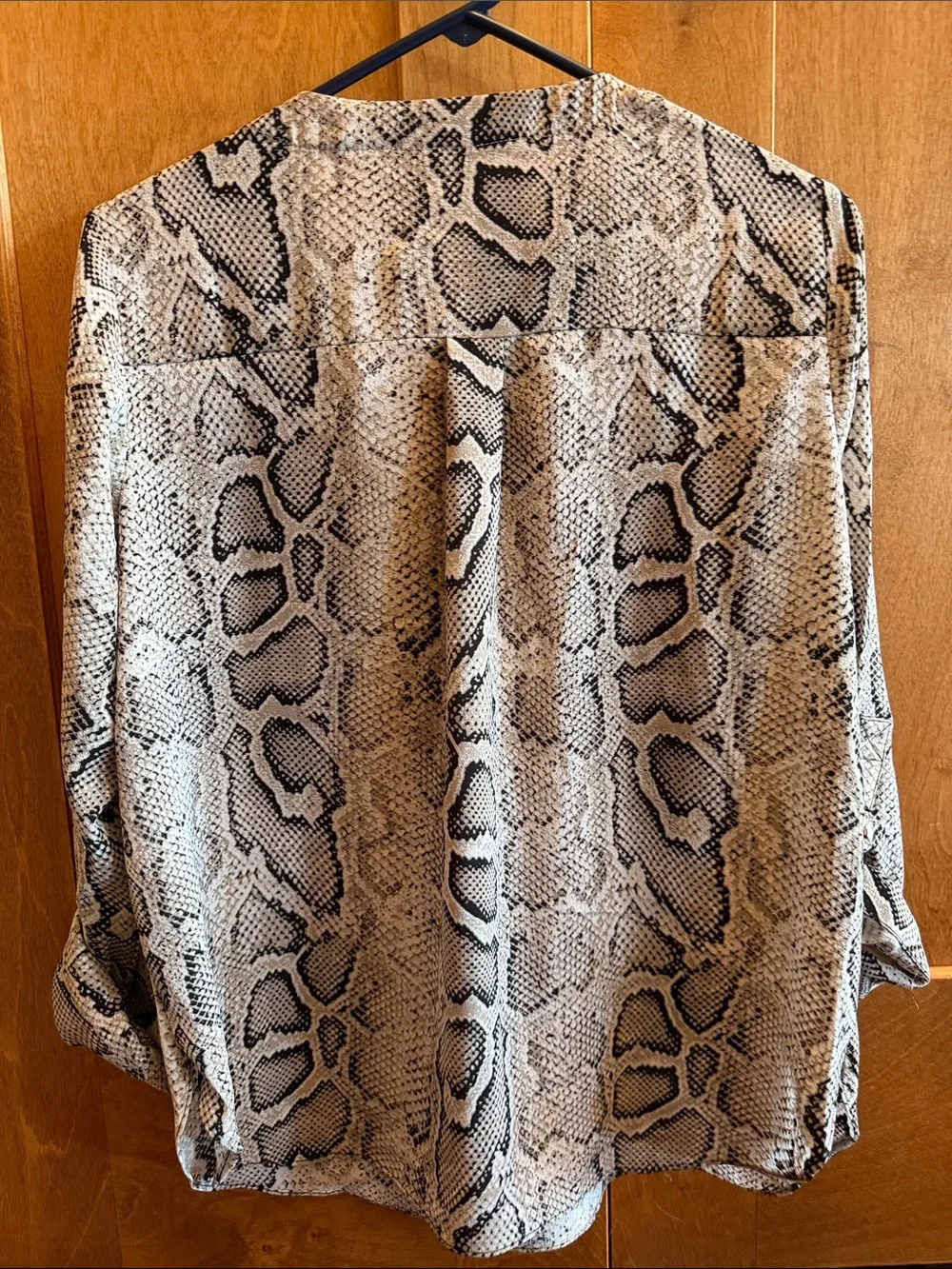 Michael Kors Taupe Snake-Print Split V-Neck Blouse sz M